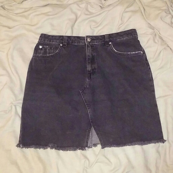 H&M Dresses & Skirts - H&M Distressed Black Denim Skirt, sz 14